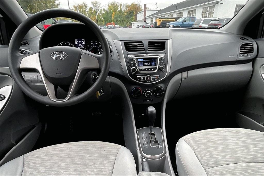 2016 Hyundai Accent SE - Photo 21