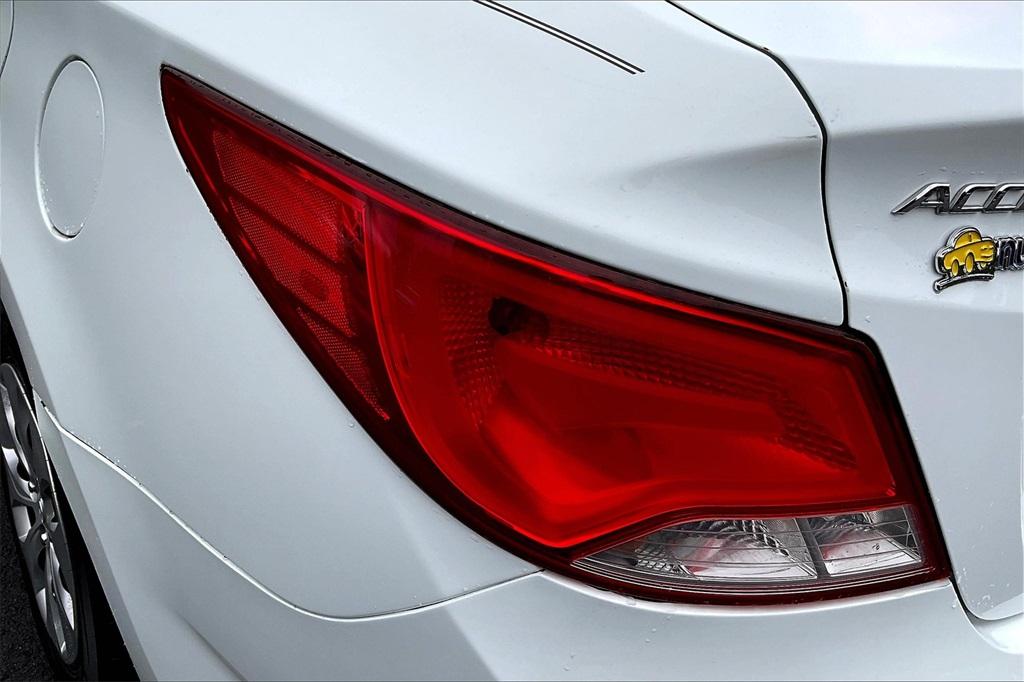 2016 Hyundai Accent SE - Photo 33