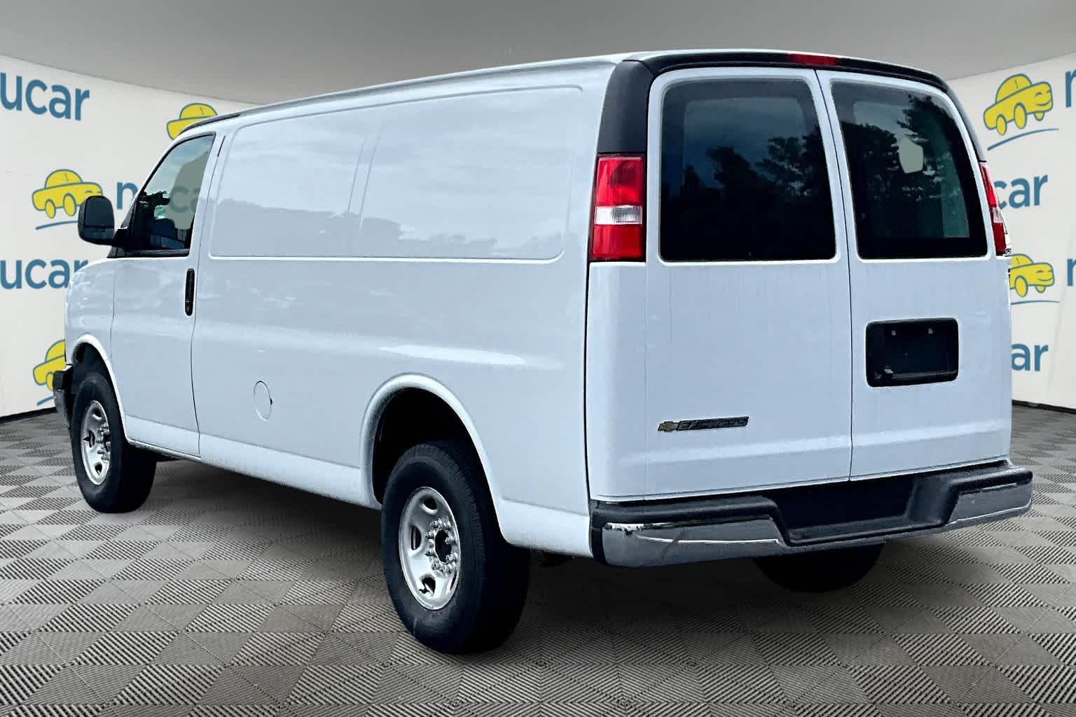 2024 Chevrolet Express 2500 CARGO - Photo 4