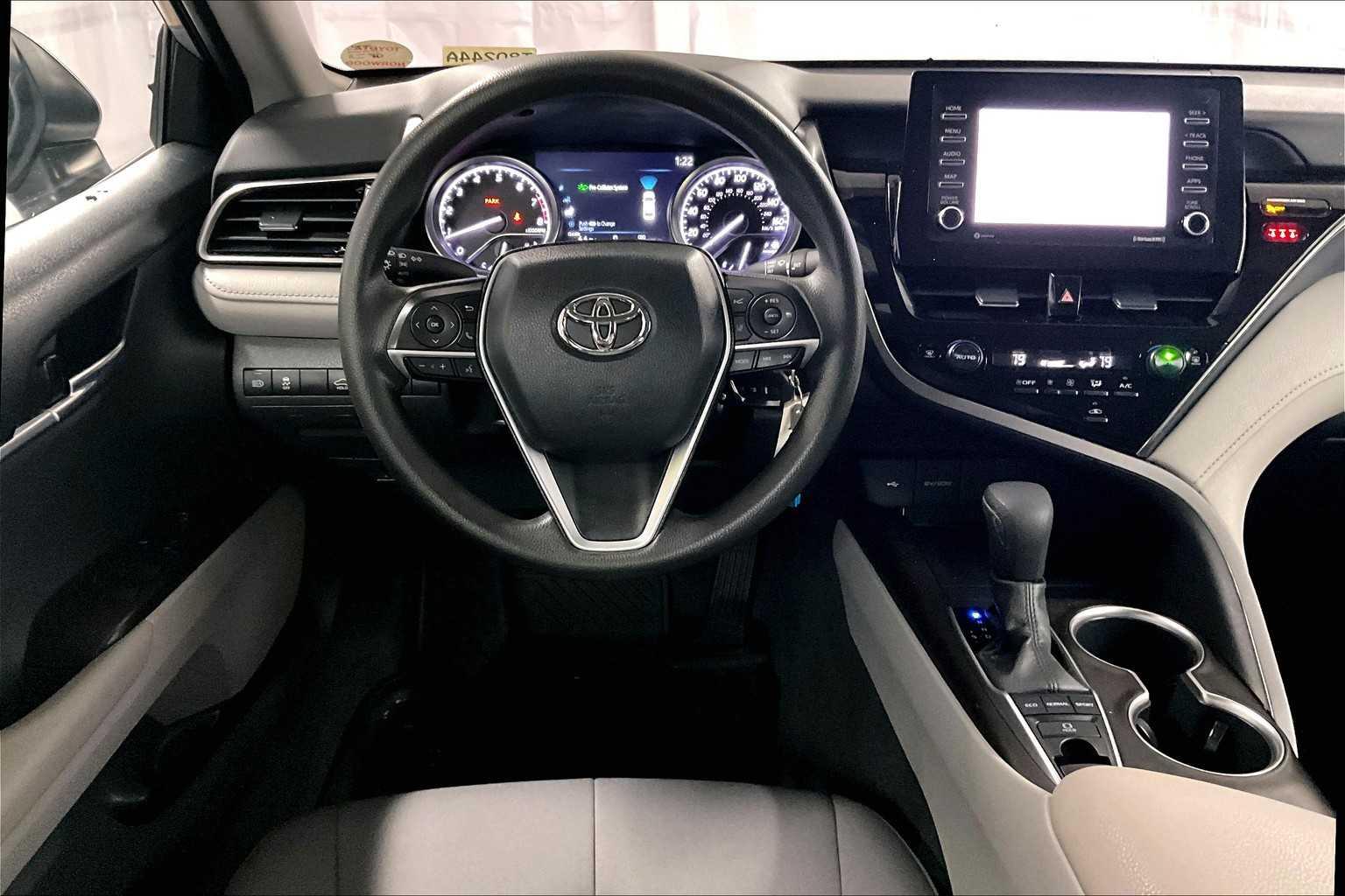 2022 Toyota Camry LE - Photo 17