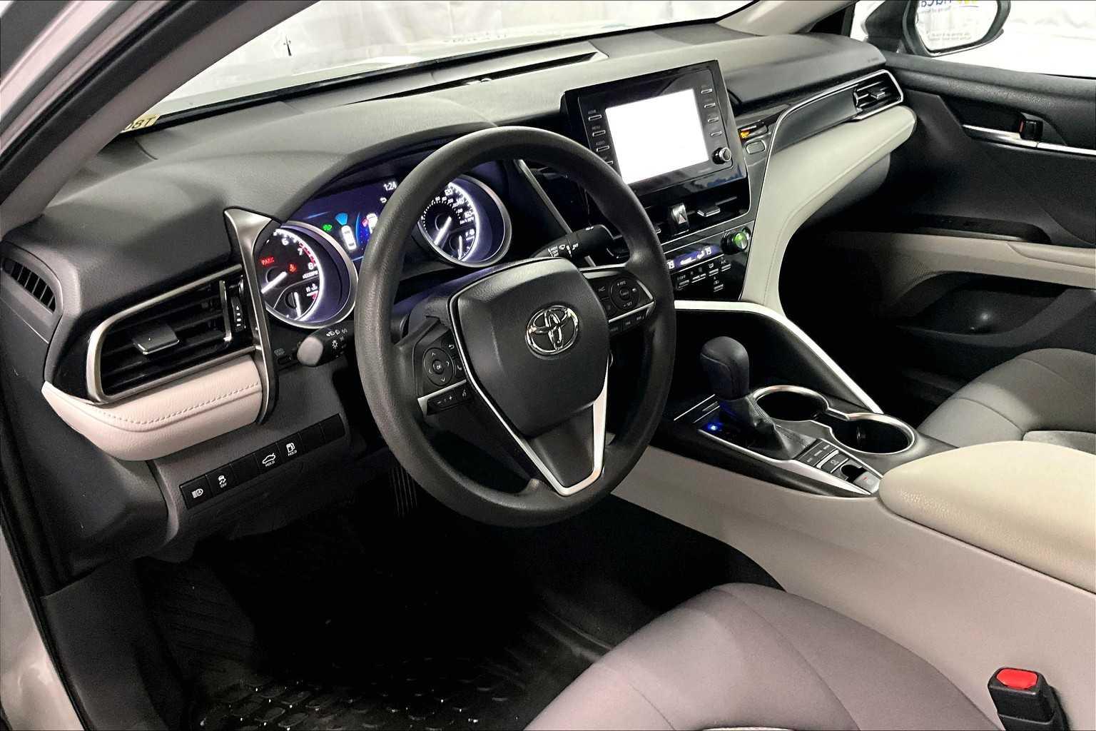 2022 Toyota Camry LE - Photo 8