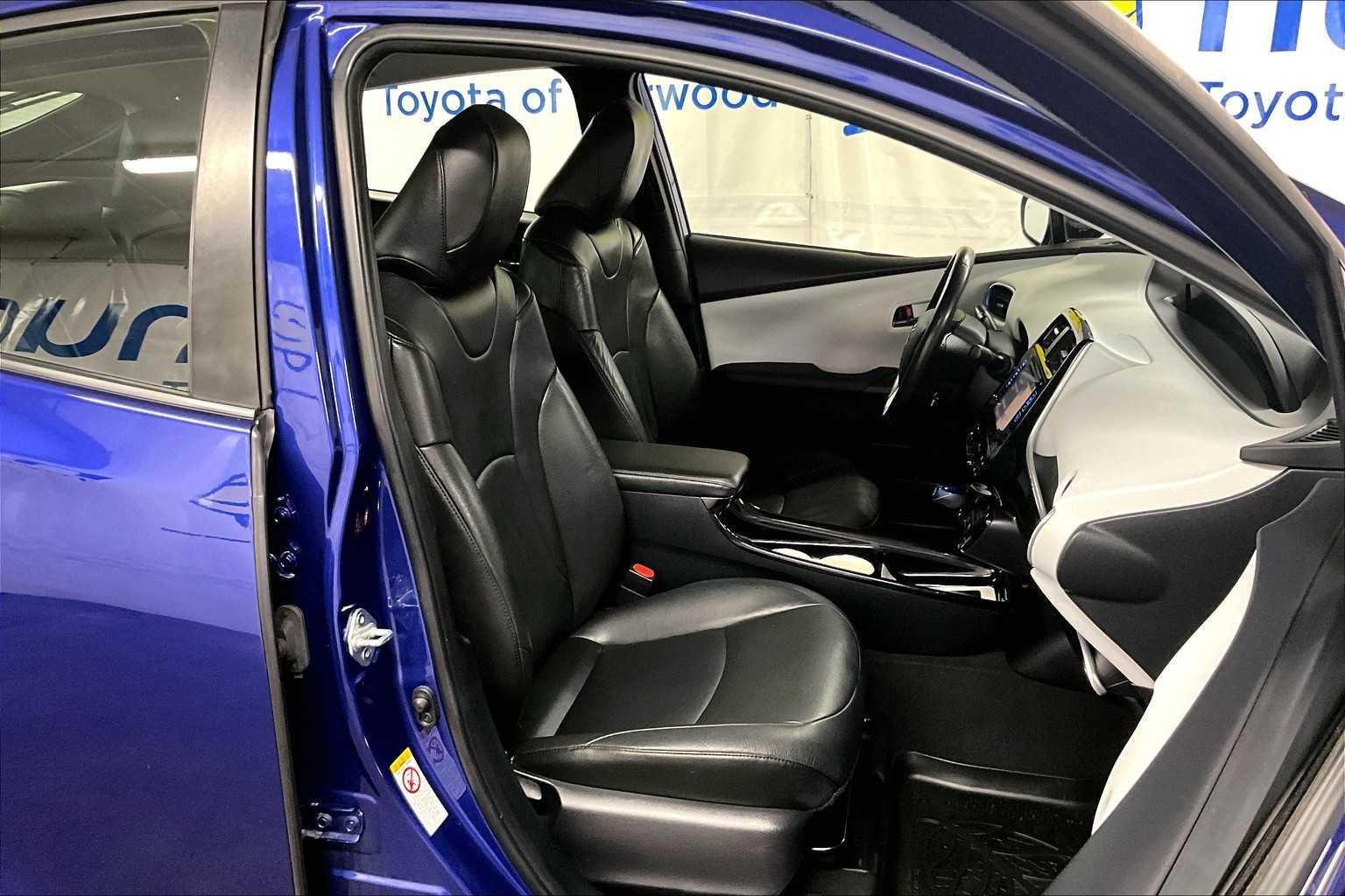 2018 Toyota Prius Three - Photo 11