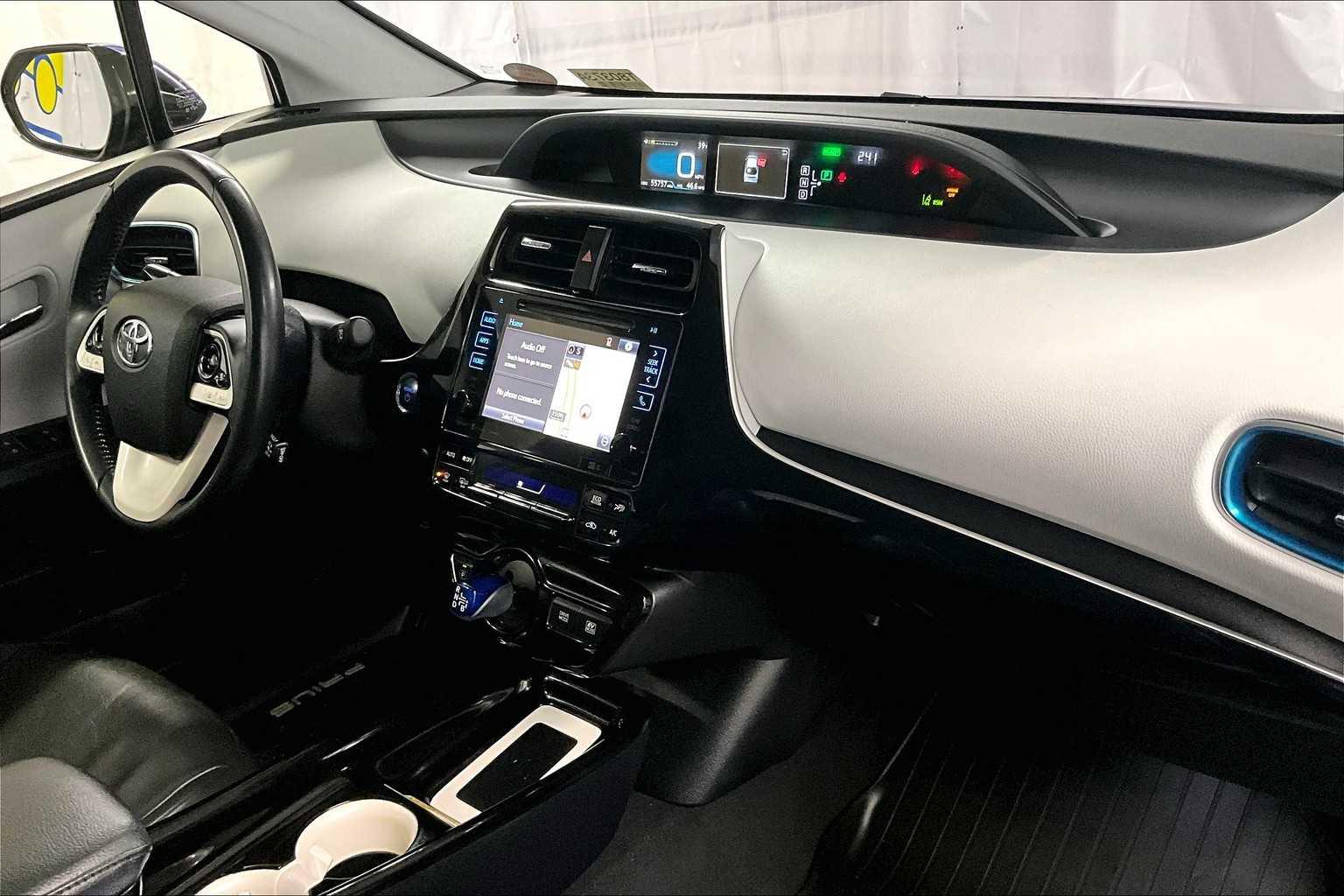 2018 Toyota Prius Three - Photo 14