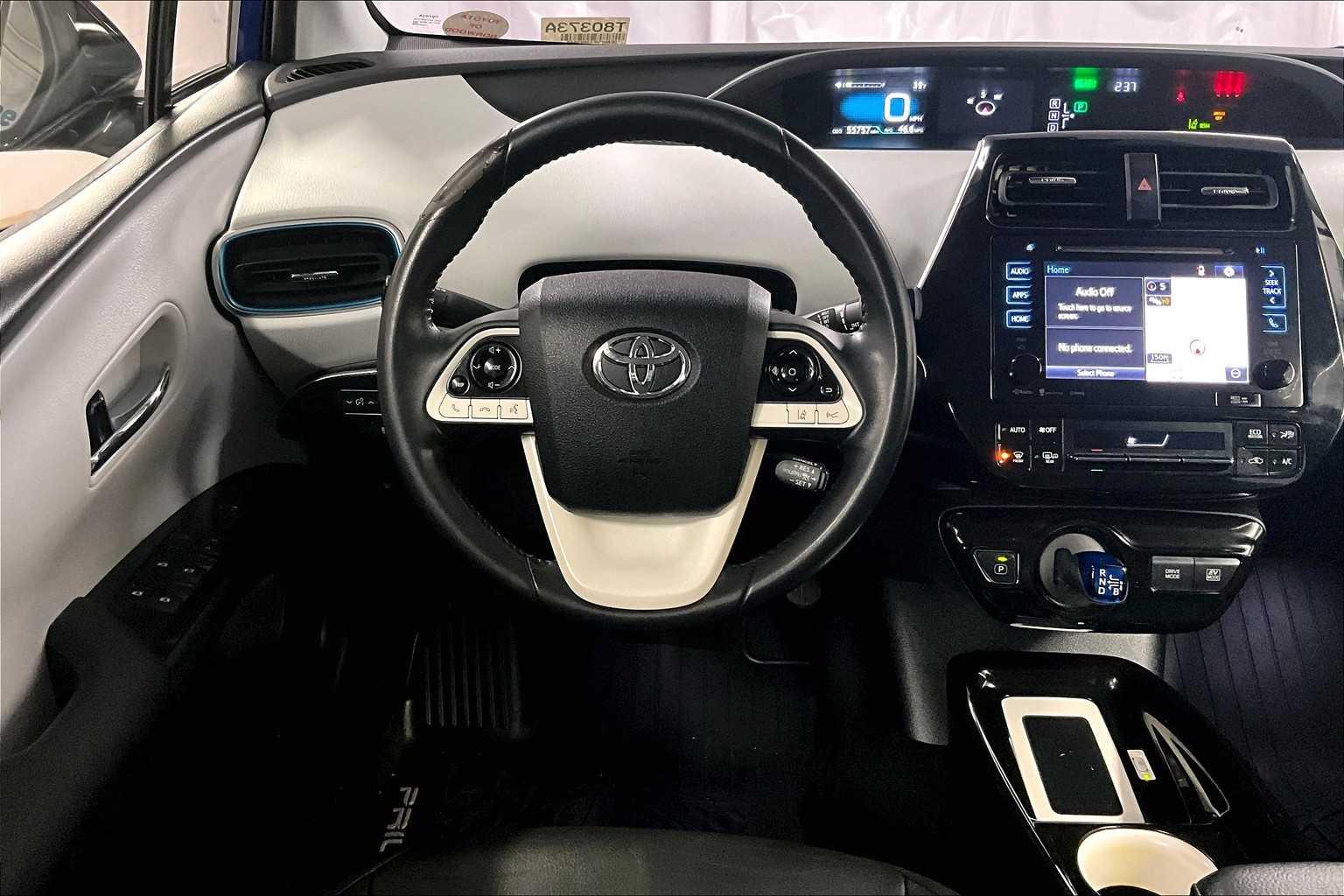 2018 Toyota Prius Three - Photo 17