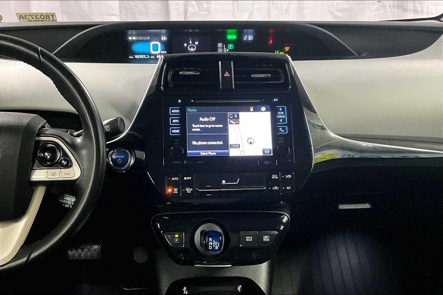 2018 Toyota Prius Three - Photo 18