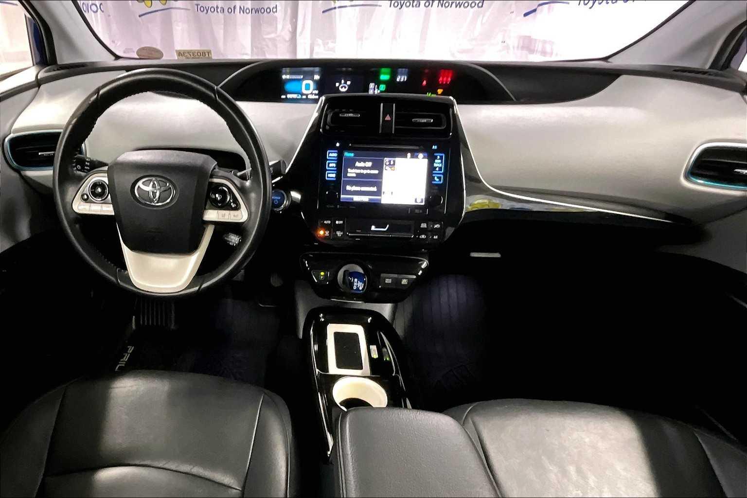 2018 Toyota Prius Three - Photo 21