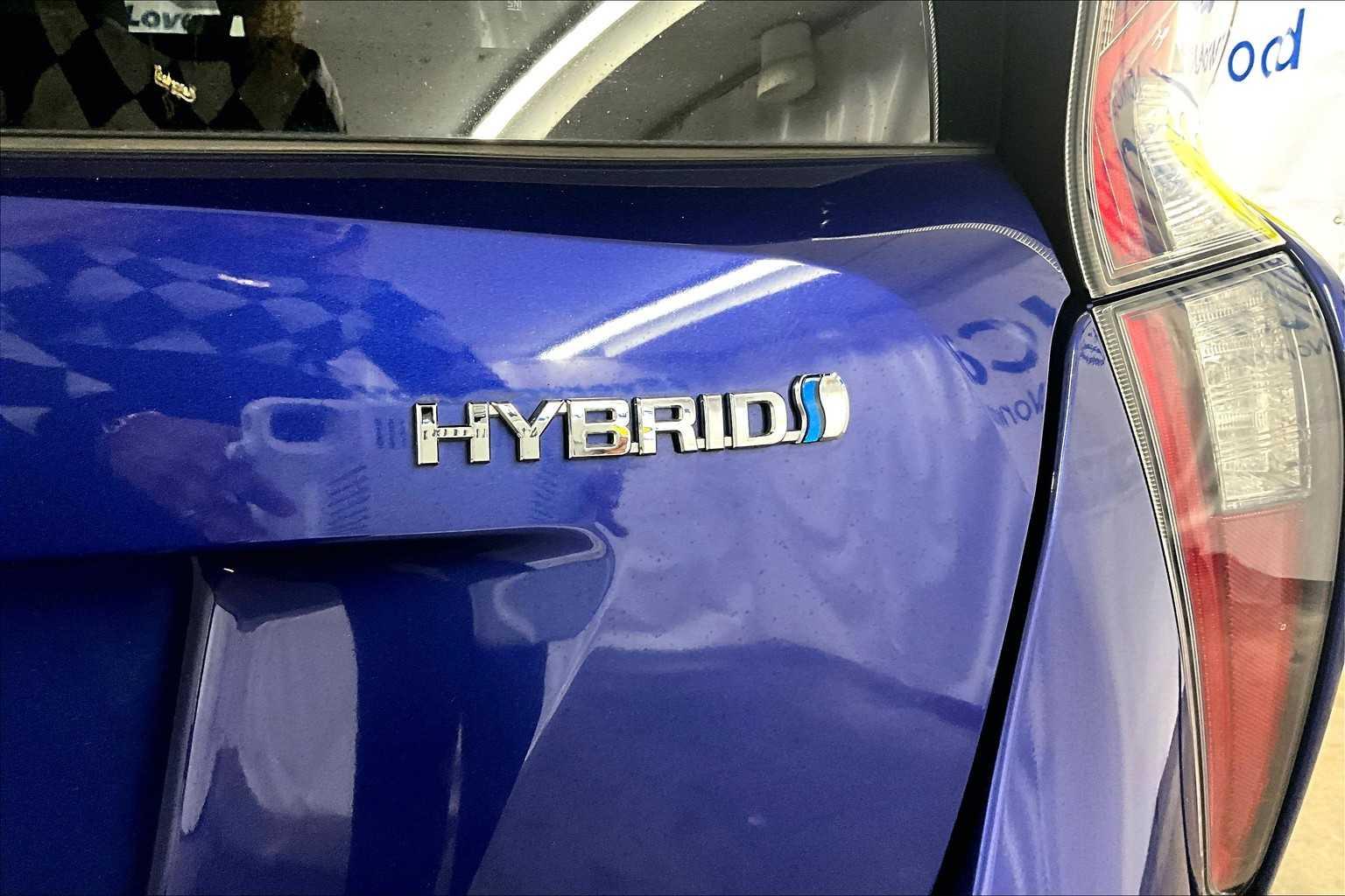 2018 Toyota Prius Three - Photo 27