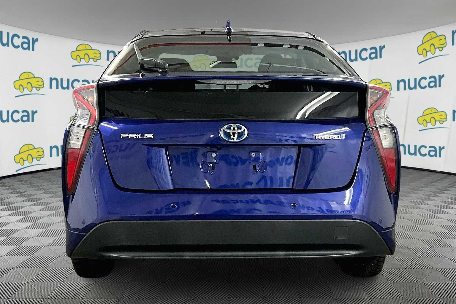 2018 Toyota Prius Three - Photo 5