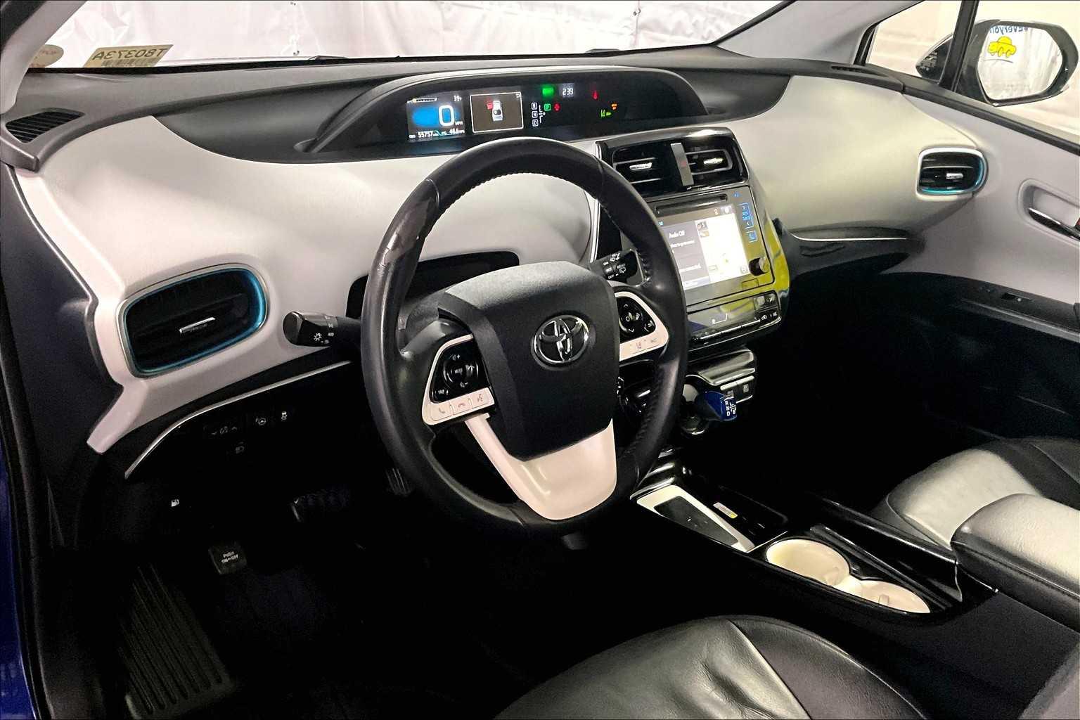 2018 Toyota Prius Three - Photo 8