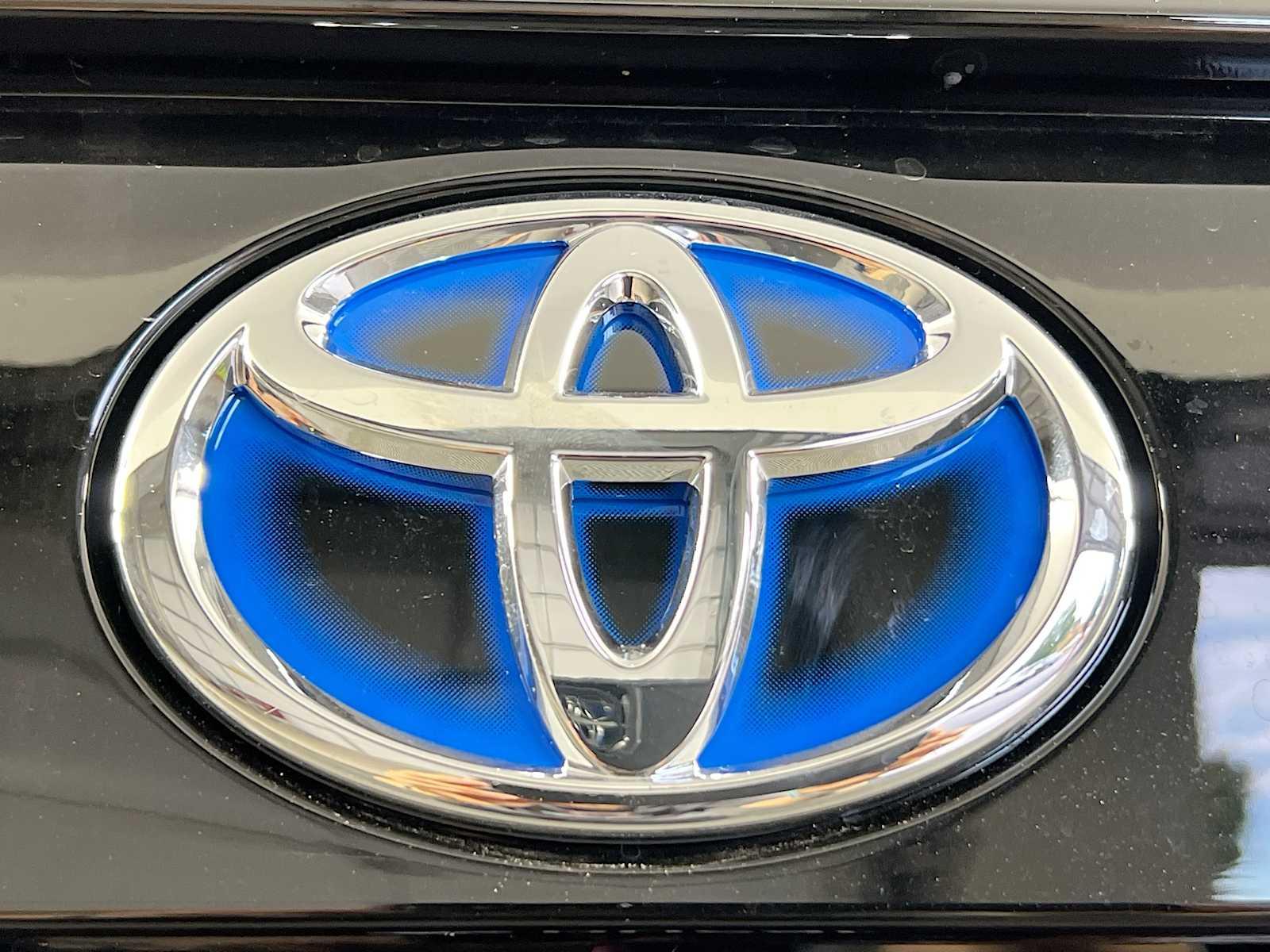 2024 Toyota RAV4 Hybrid LE - Photo 18