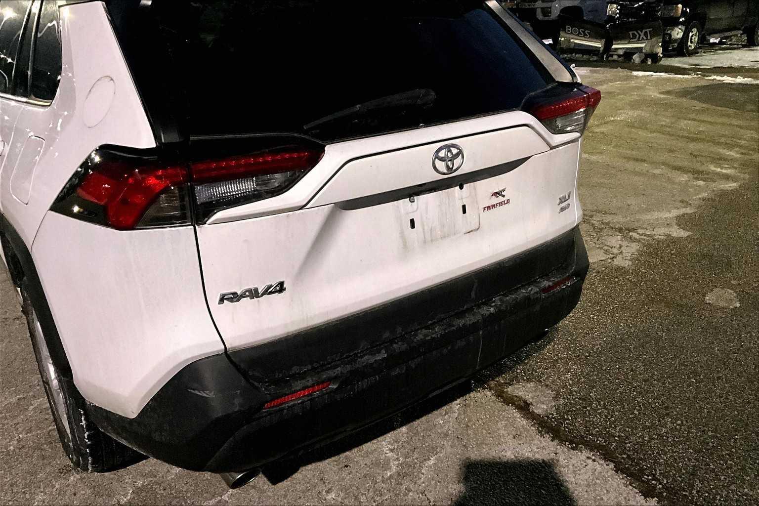 2021 Toyota RAV4 XLE - Photo 7