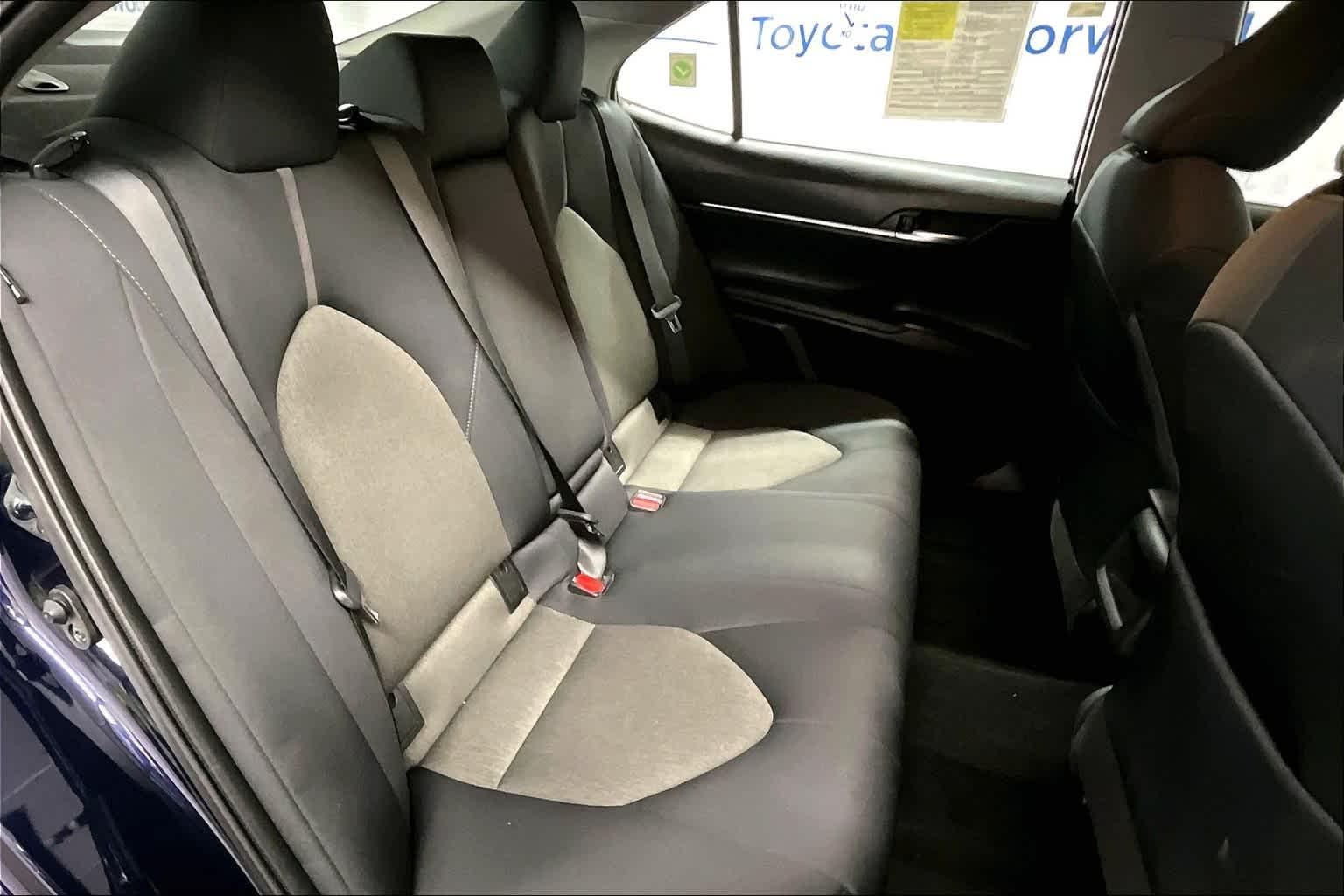 2022 Toyota Camry Hybrid LE - Photo 16