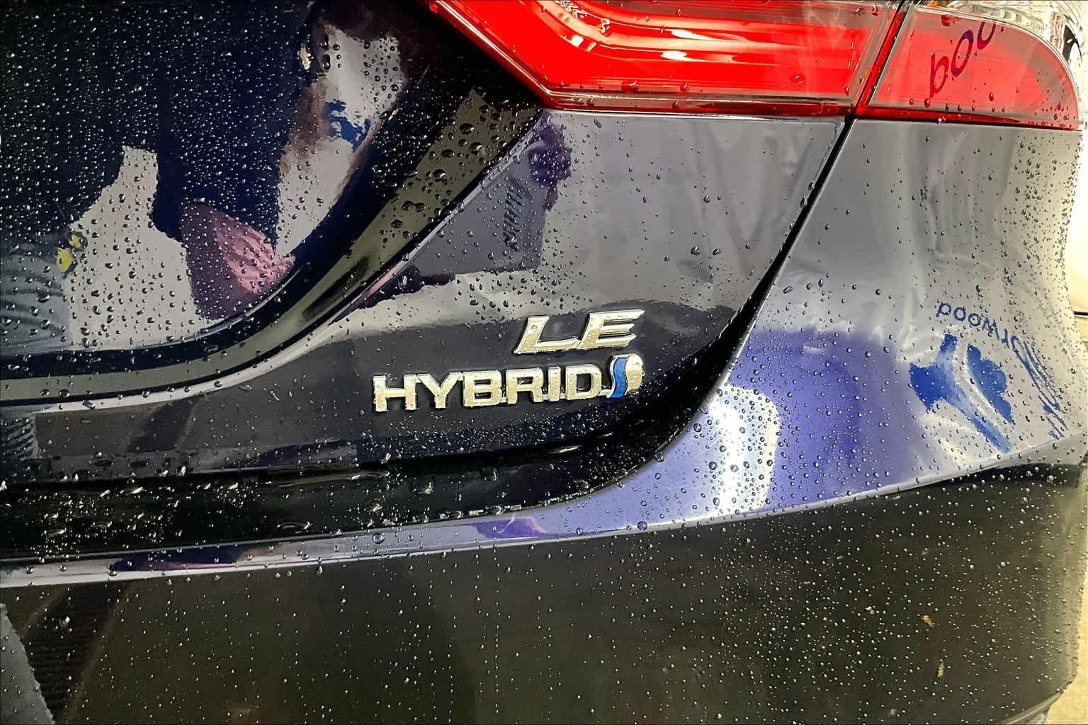 2022 Toyota Camry Hybrid LE - Photo 27