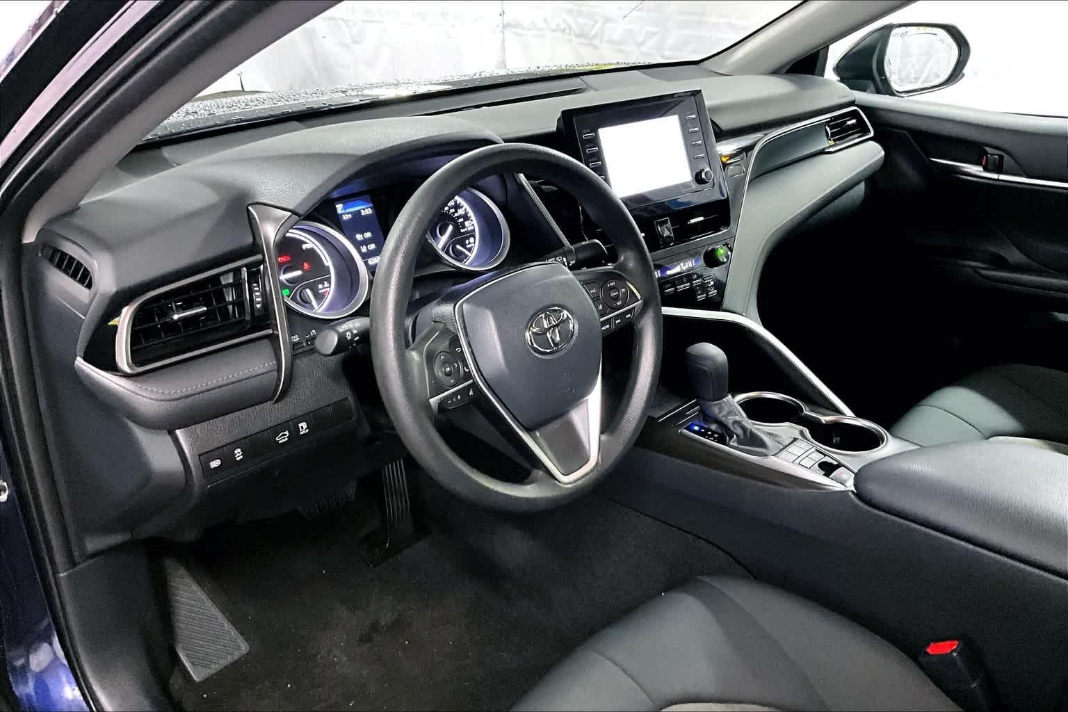 2022 Toyota Camry Hybrid LE - Photo 8