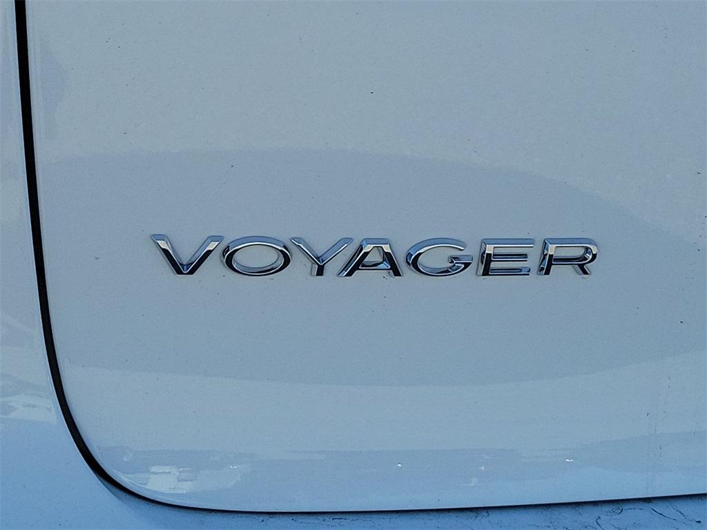 2025 Chrysler Voyager LX - Photo 20