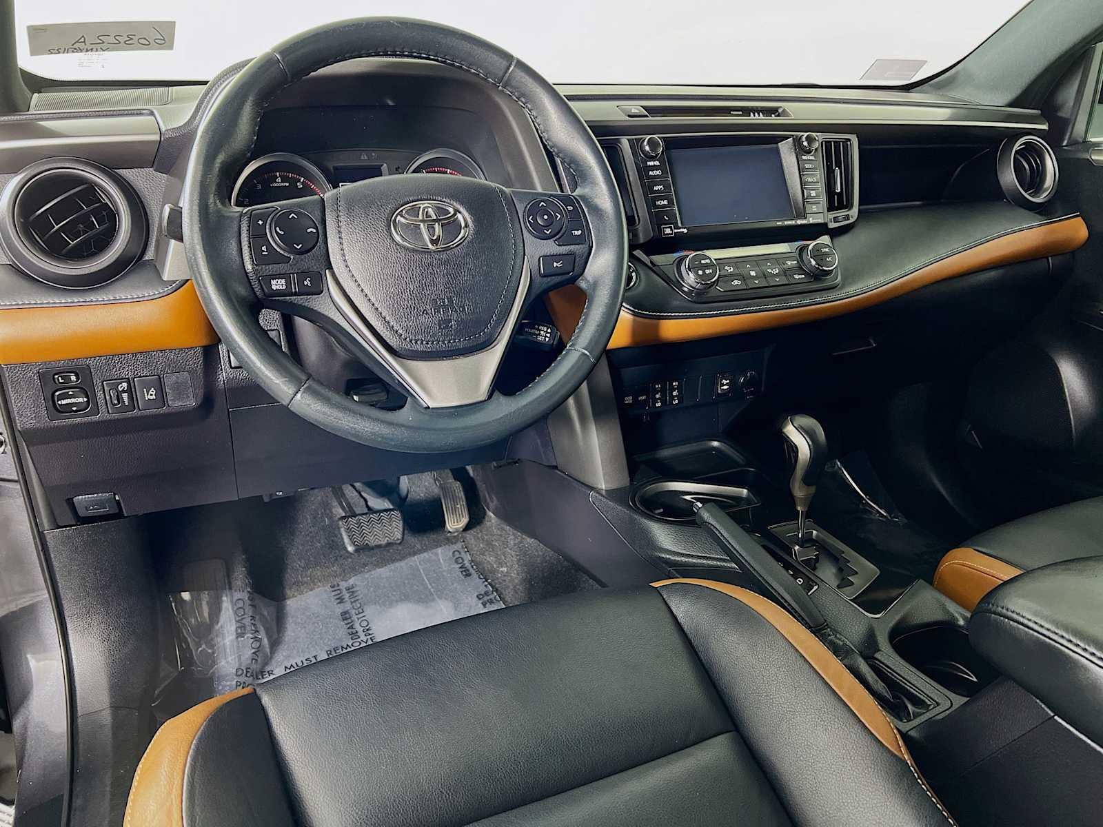 2017 Toyota RAV4 SE - Photo 9