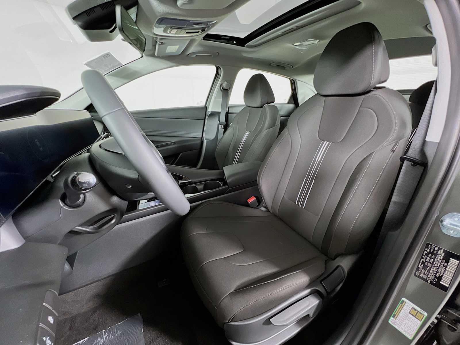 2025 Hyundai Elantra SEL Convenience - Photo 13