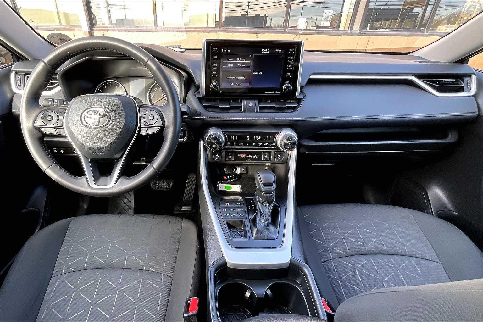 2021 Toyota RAV4 XLE - Photo 21