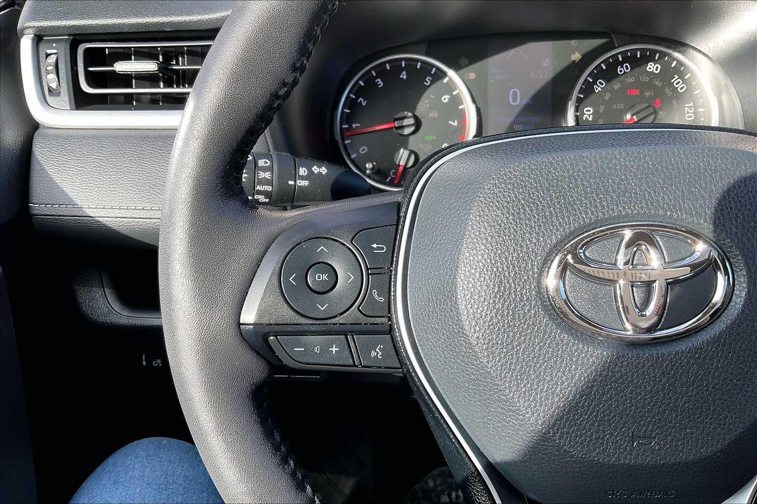 2021 Toyota RAV4 XLE - Photo 23