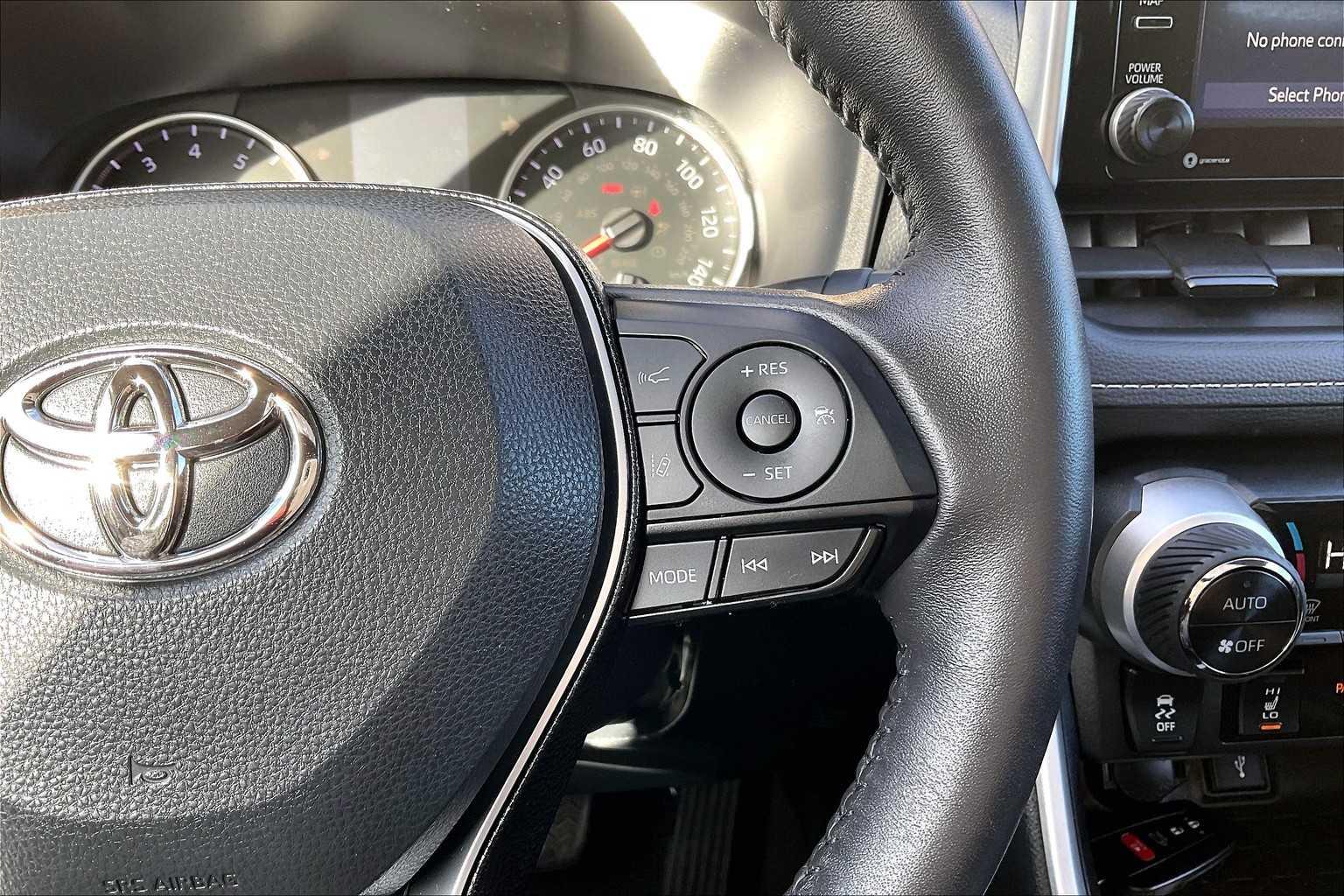 2021 Toyota RAV4 XLE - Photo 24