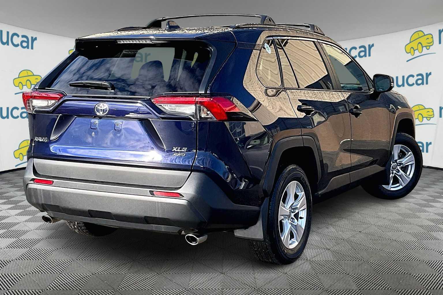 2021 Toyota RAV4 XLE - Photo 6