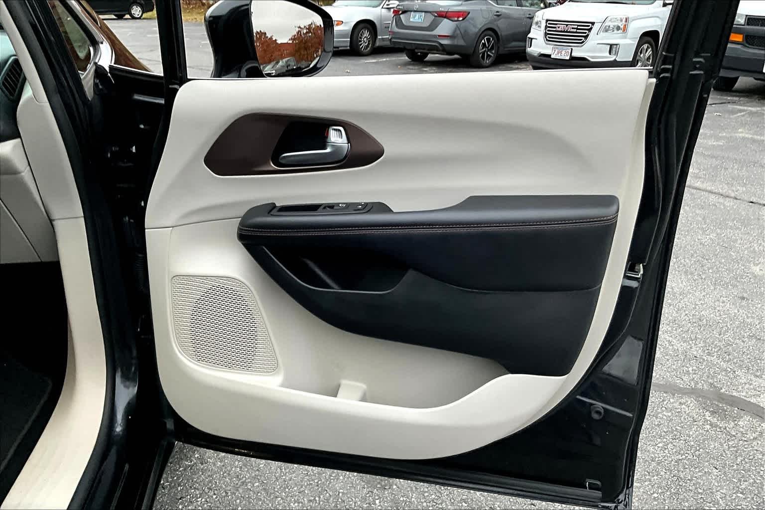 2019 Chrysler Pacifica Touring L - Photo 12