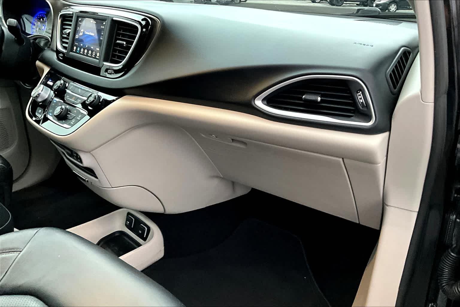 2019 Chrysler Pacifica Touring L - Photo 13