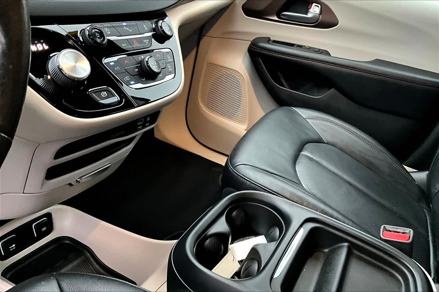 2019 Chrysler Pacifica Touring L - Photo 19