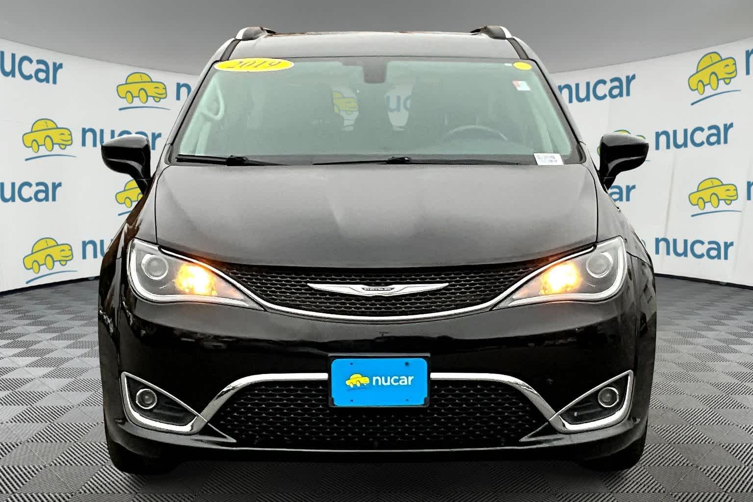 2019 Chrysler Pacifica Touring L - Photo 2