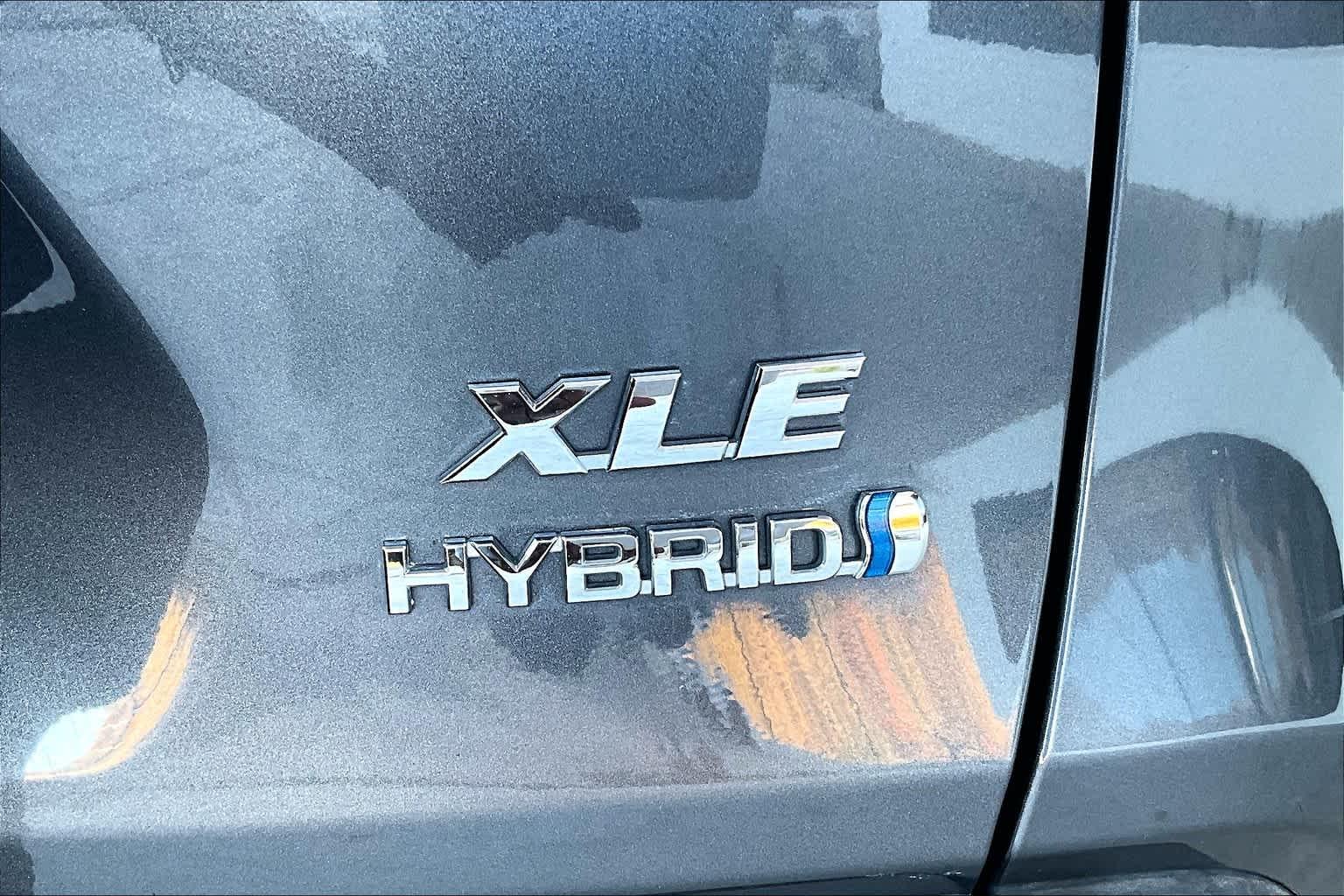 2022 Toyota RAV4 Hybrid XLE Premium - Photo 28