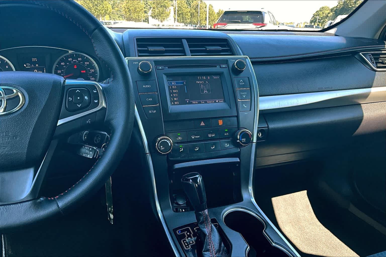 2015 Toyota Camry SE - Photo 18