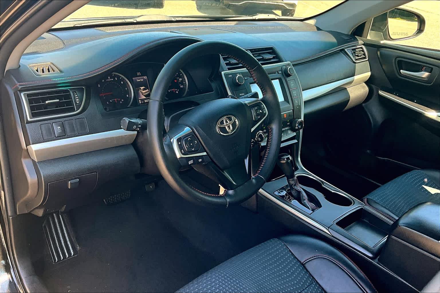 2015 Toyota Camry SE - Photo 8