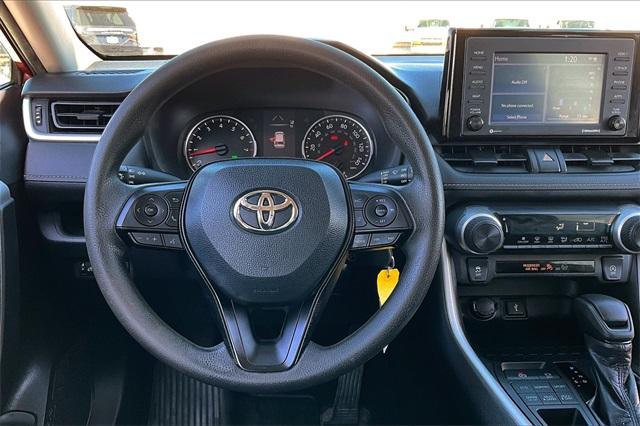 2020 Toyota RAV4 LE - Photo 16