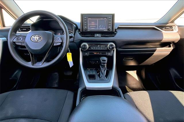 2020 Toyota RAV4 LE - Photo 20