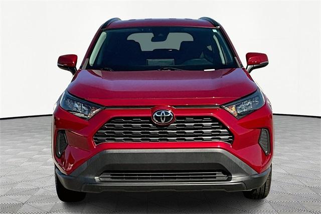 2020 Toyota RAV4 LE - Photo 2