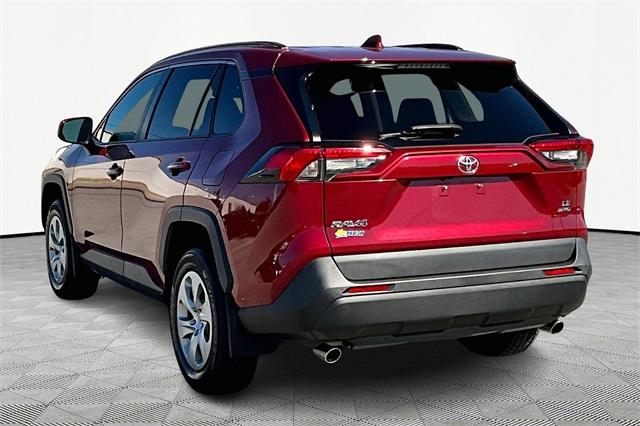 2020 Toyota RAV4 LE - Photo 4