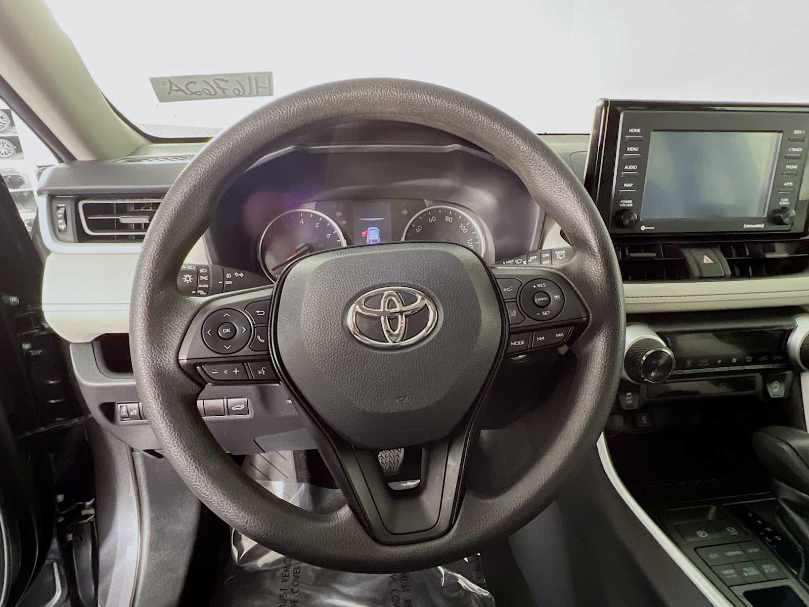 2021 Toyota RAV4 XLE - Photo 11