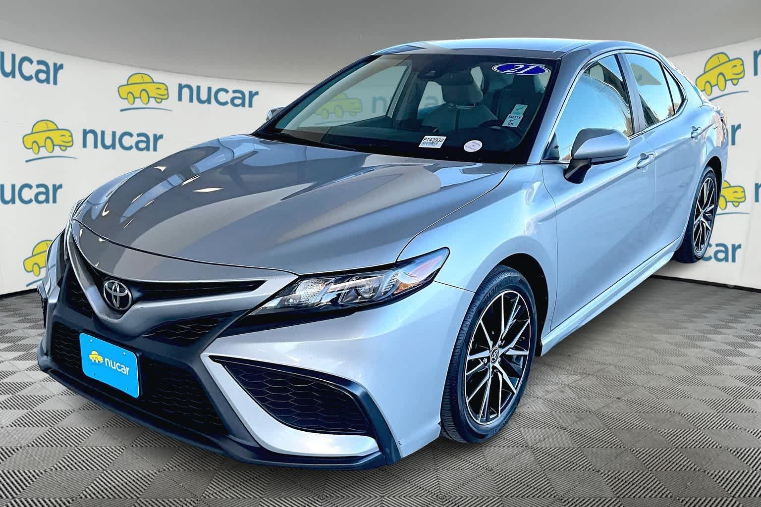 2021 Toyota Camry SE - Photo 3