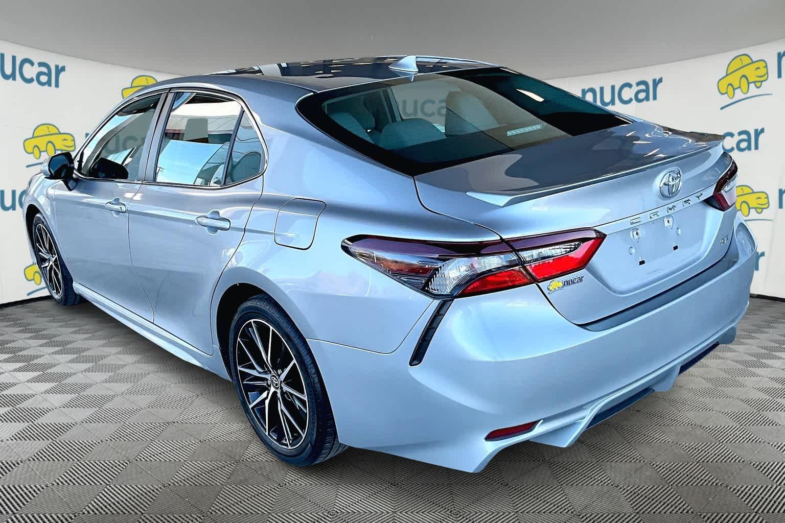 2021 Toyota Camry SE - Photo 4