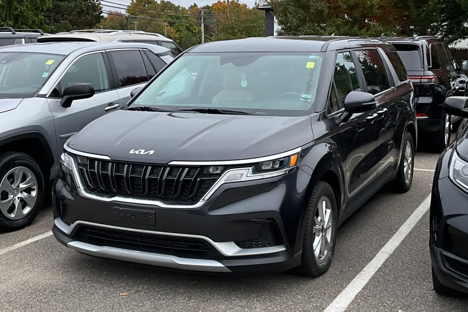 2022 Kia Carnival LXS - Photo 3