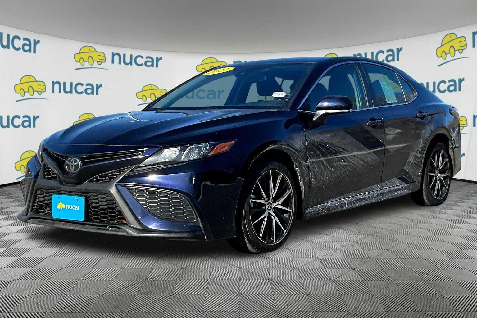 2022 Toyota Camry SE - Photo 3