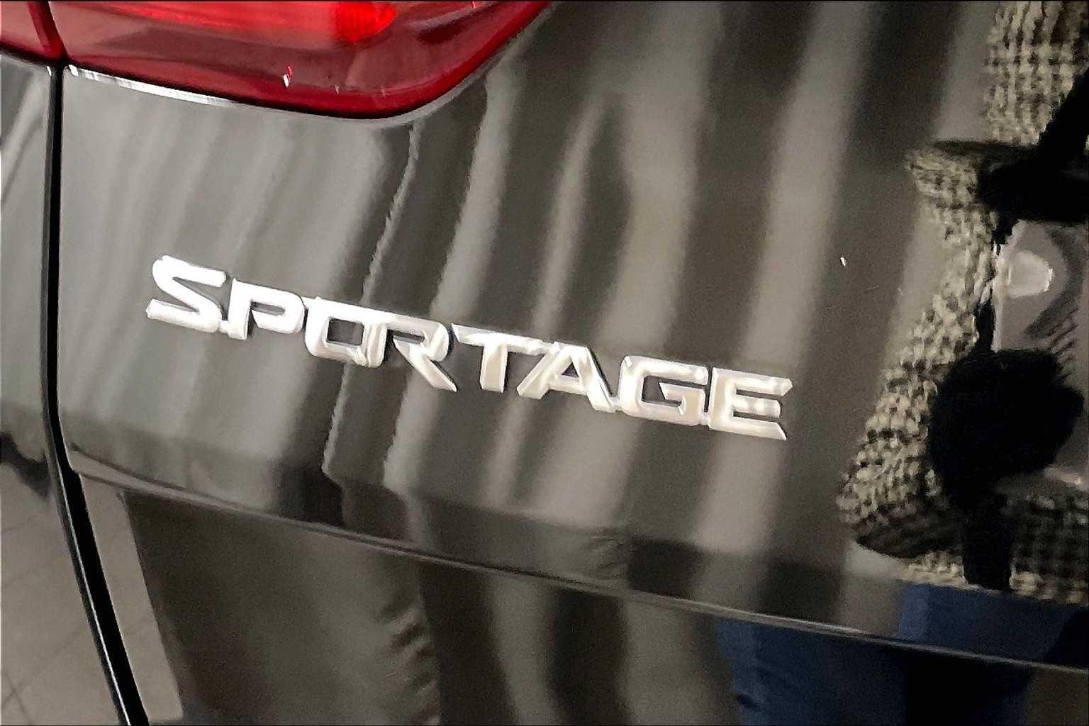 2022 Kia Sportage EX - Photo 28