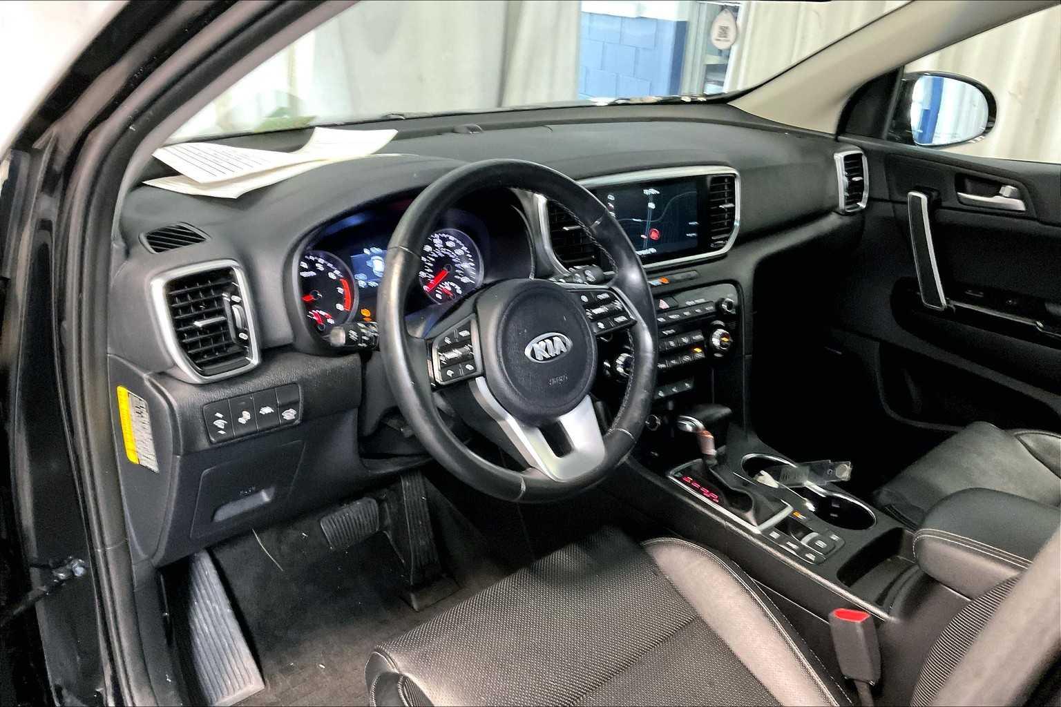 2022 Kia Sportage EX - Photo 8