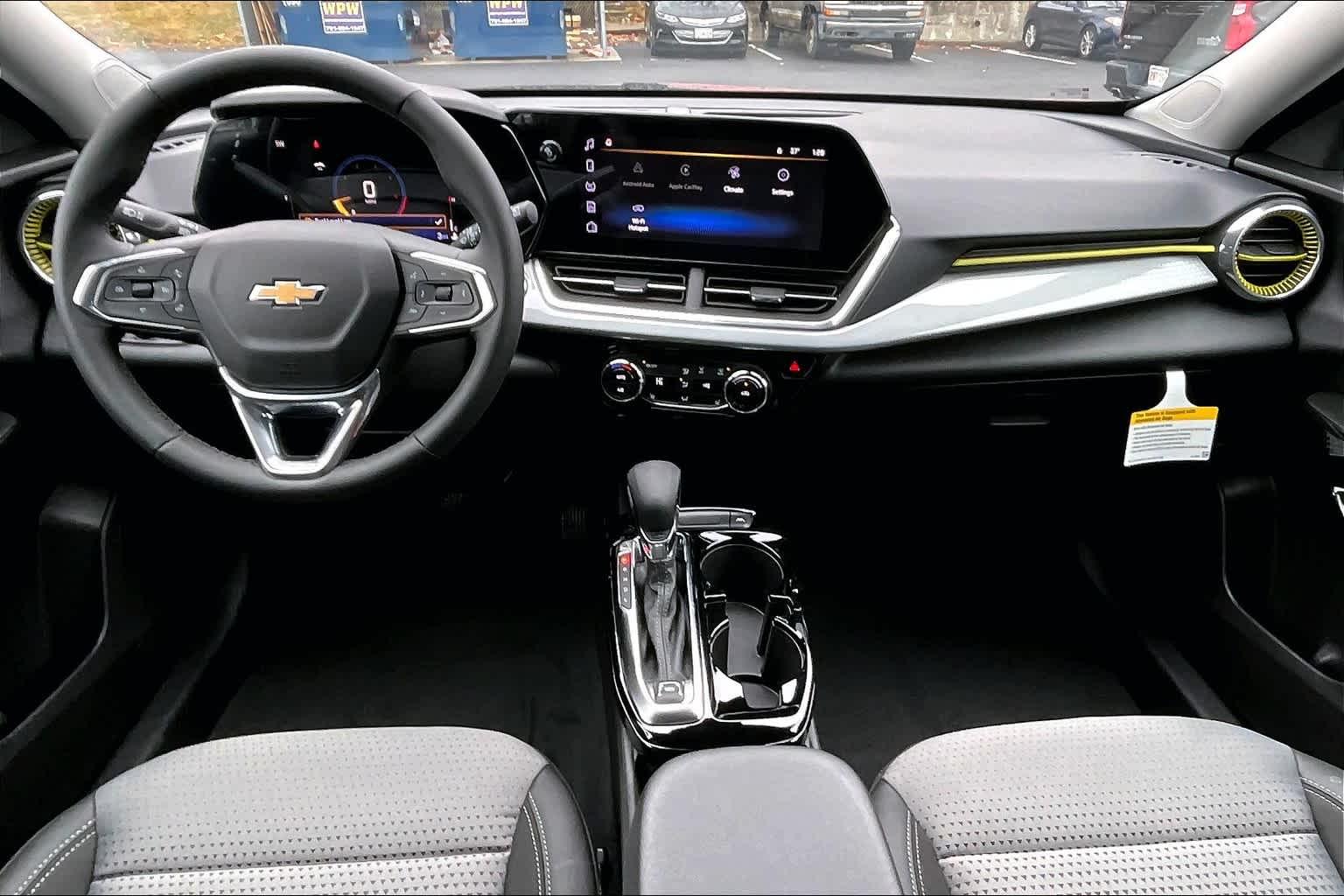 2025 Chevrolet Trax LT - Photo 12