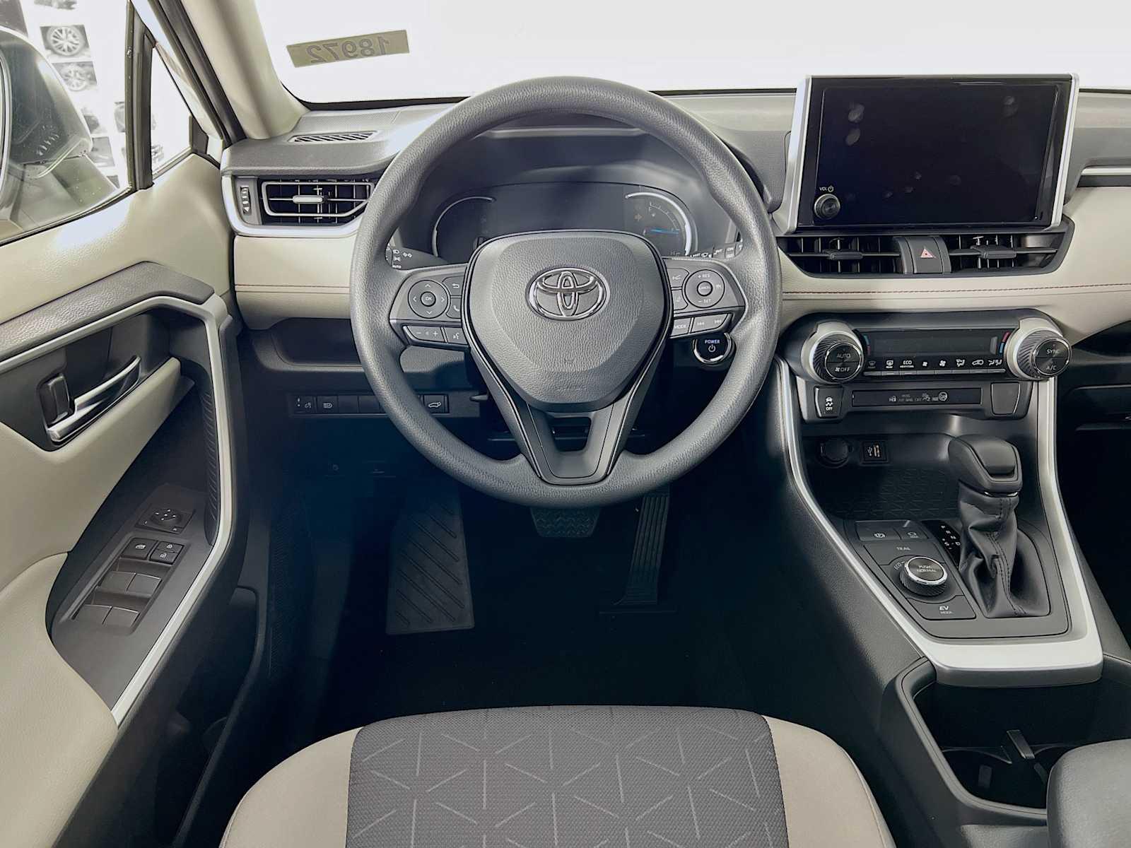 2024 Toyota RAV4 Hybrid XLE - Photo 15