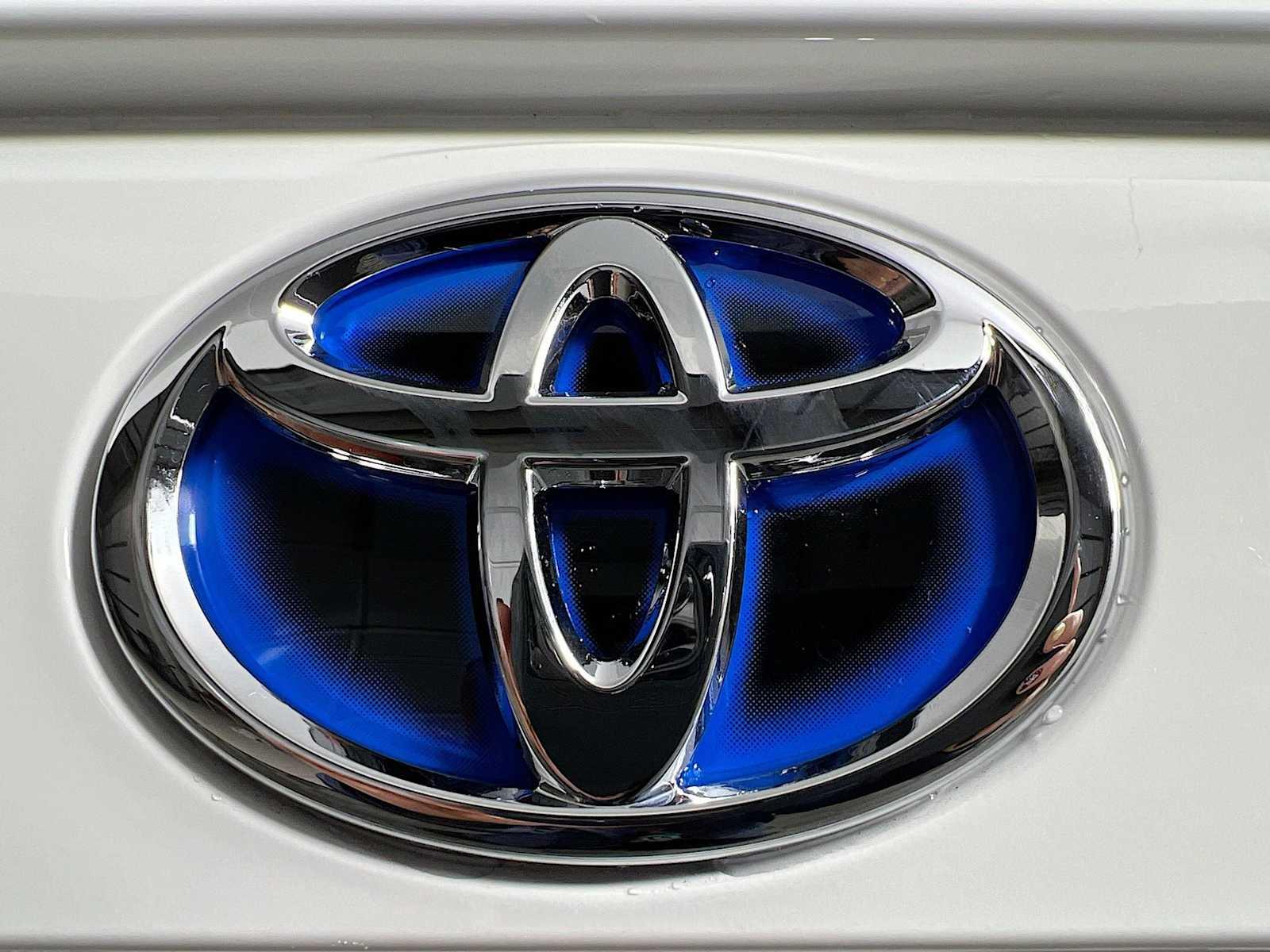 2024 Toyota RAV4 Hybrid XLE - Photo 18