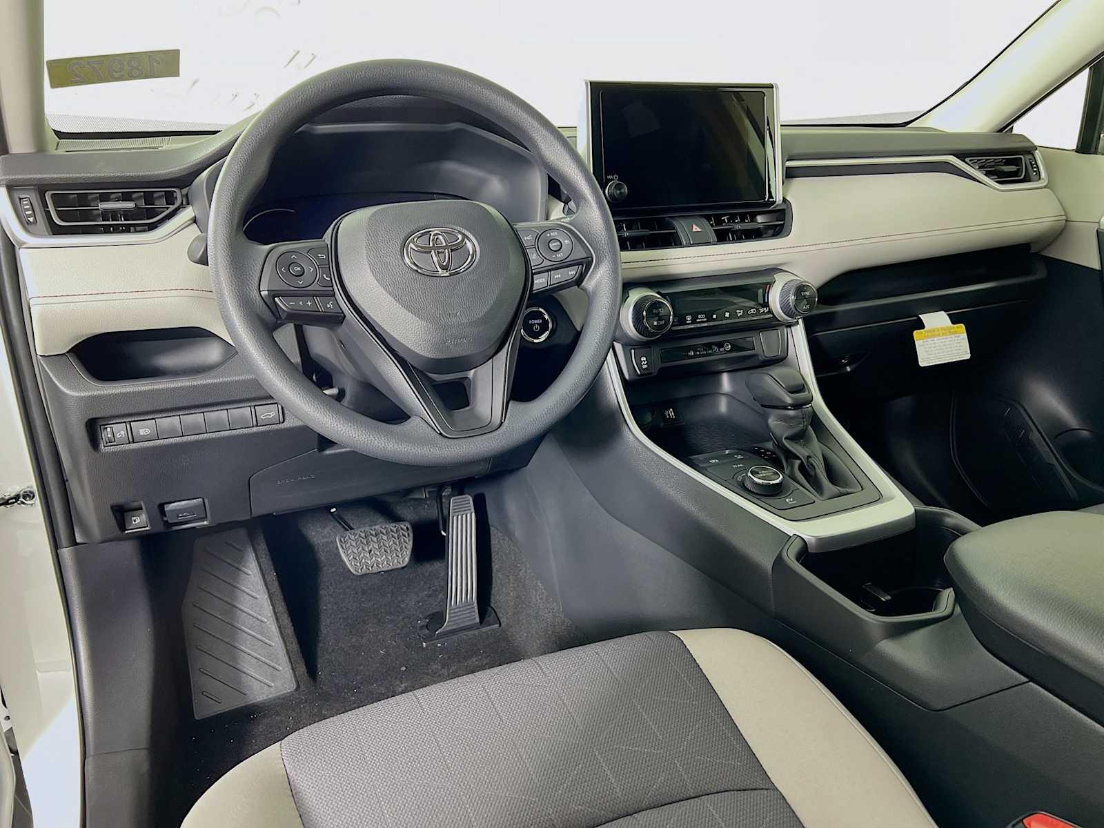 2024 Toyota RAV4 Hybrid XLE - Photo 6