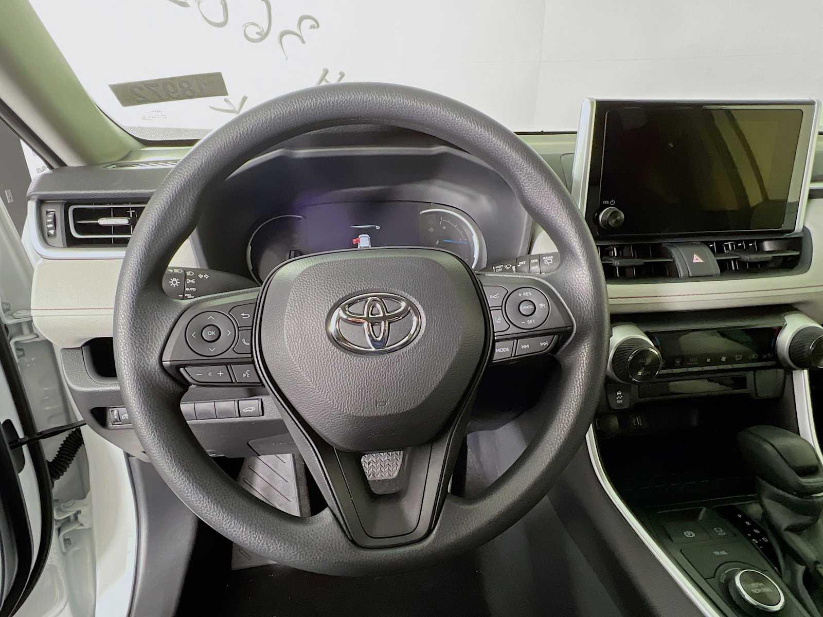 2024 Toyota RAV4 Hybrid XLE - Photo 7