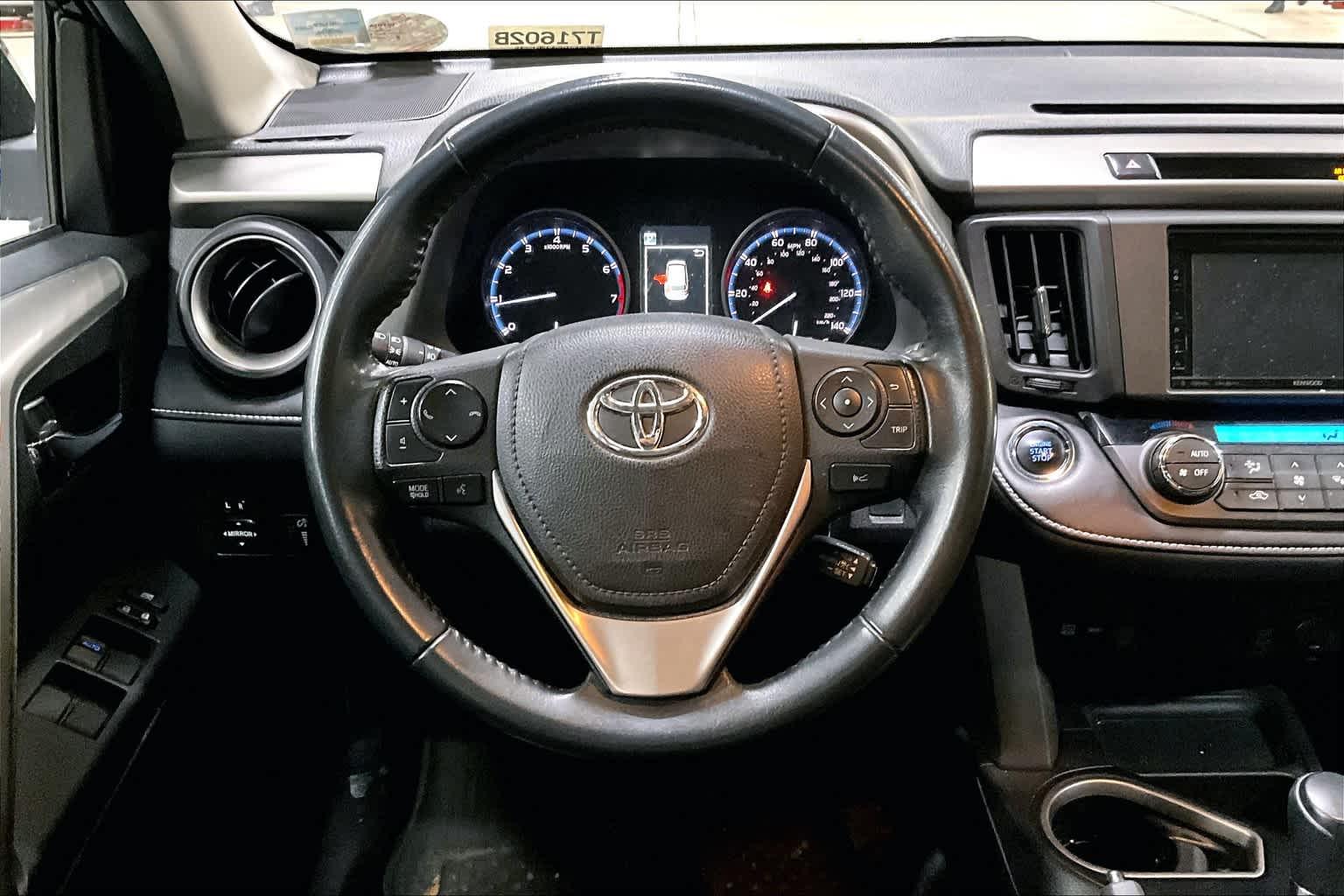 2017 Toyota RAV4 XLE - Photo 7