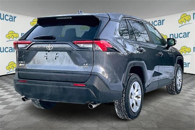 2022 Toyota RAV4 LE - Photo 11